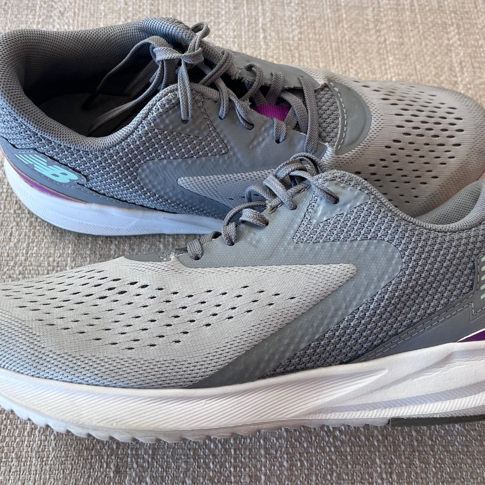 New Balance Women’s FuelCell Vizo Pro Run V1 - Size 7.5